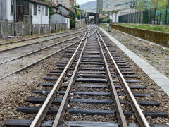 
East end of Regua Station with interlaced metre and broad gauge trackwork, April 2012